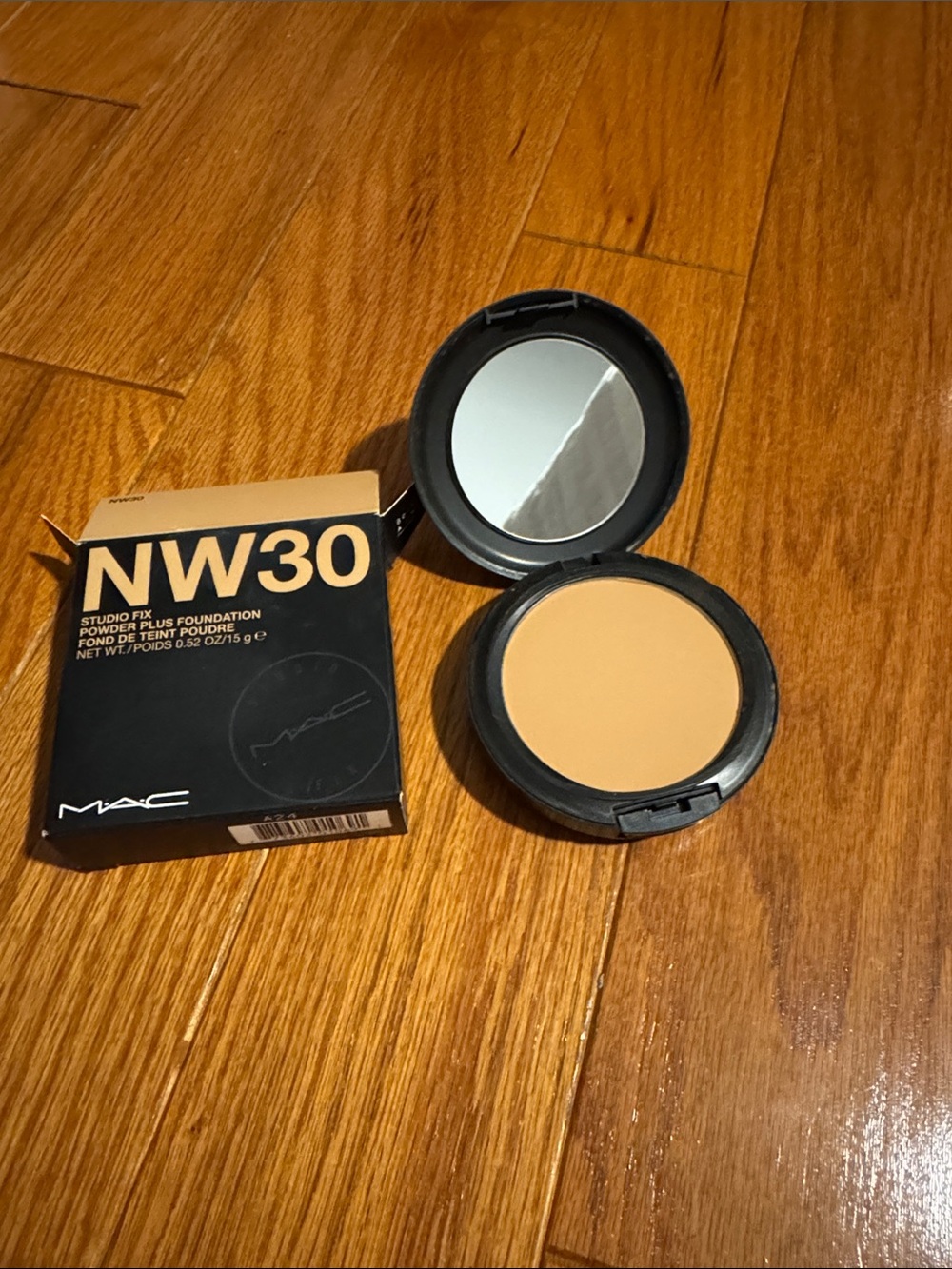 NWT MAC NW30 Studio Fix powder foundation